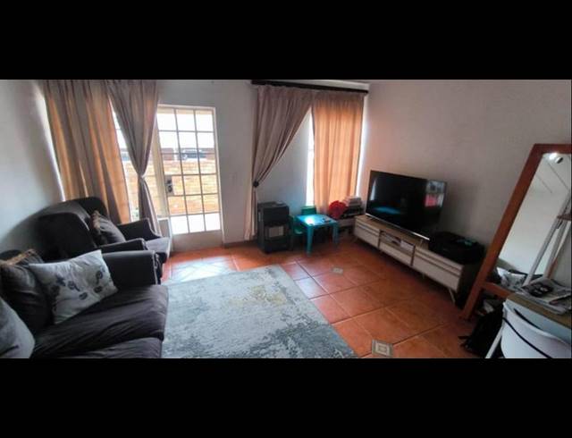 2 BEDROOM TOWNHOUSE FOR SALE IN NEW REDRUTH